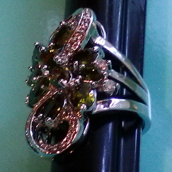 Posh Peridot Marquise cut Stone in WG Setting SZ 6 - Picture 3 of 8